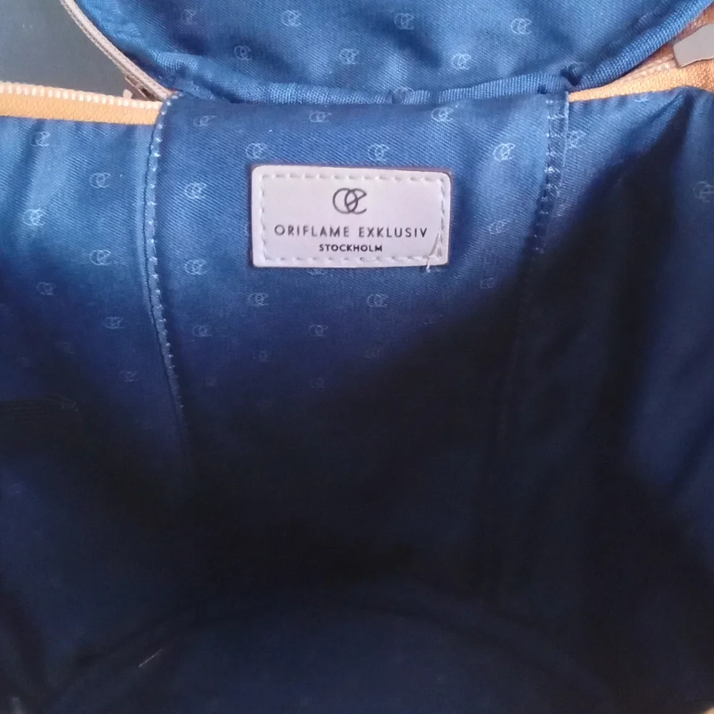 Oriflame Exklusiv Mustard Yellow Pebble Grain Vanity Case Bag Top Handle‎